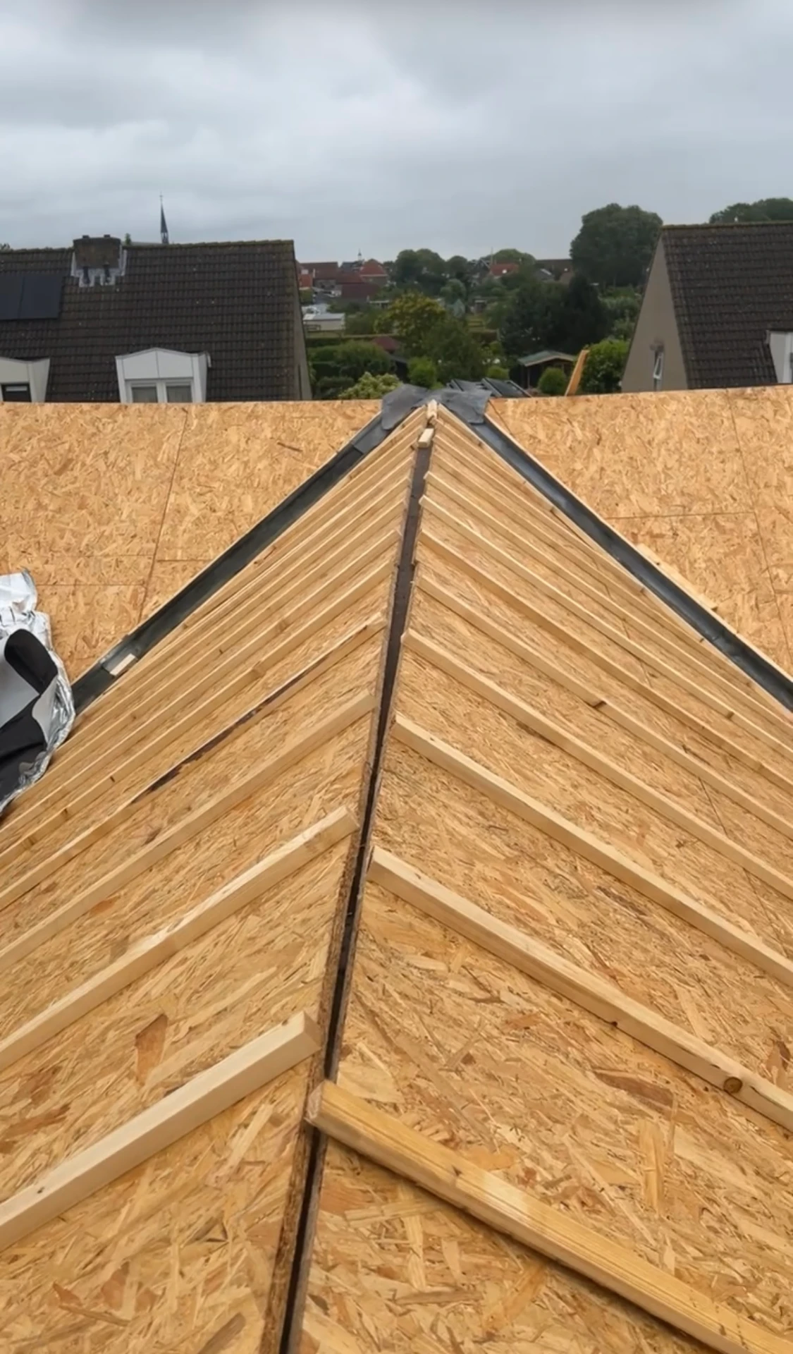 Nieuw dakbeschot geplaatst